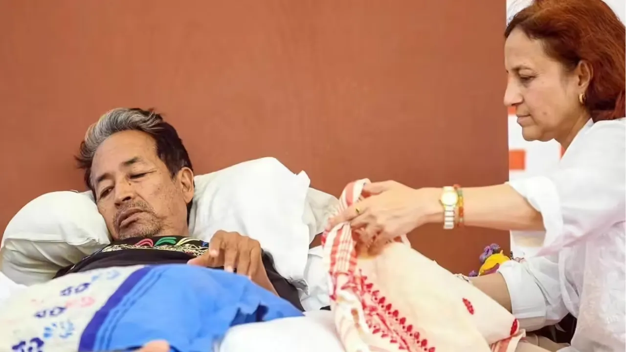 Sonam Wangchuk Health Update: पत्नी गीतांजलि आंग्मो ने अस्पताल में इलाज को लेकर रखी शर्त, दिल्ली पुलिस ने बताई भर्ती की वजह