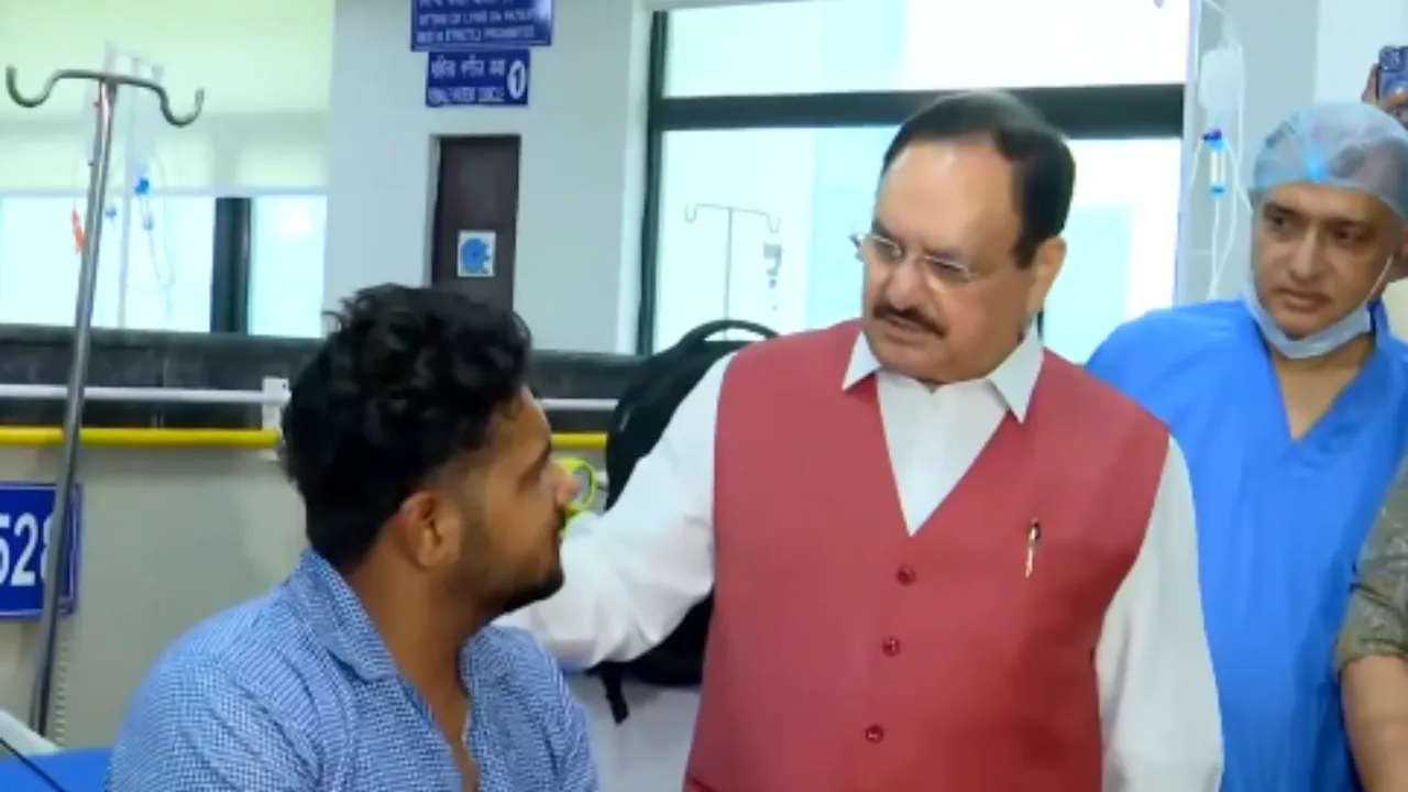 'चलो संसद' मार्च के बाद एक्शन में सरकार, जेपी नड्डा ने RML और लेडी हार्डिंग अस्पताल पहुंचकर घायल प्रदर्शनकारियों का जाना हाल