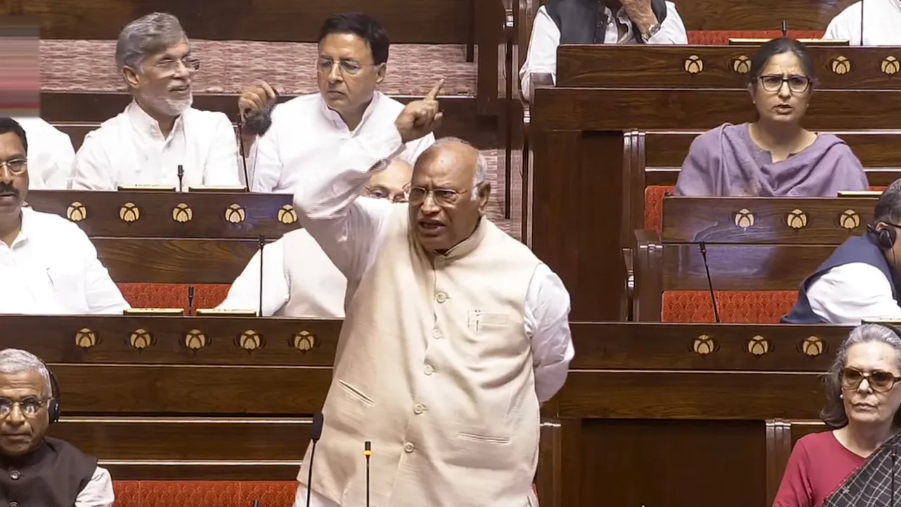 राज्यसभा में छात्रों के मुद्दे पर गरजे खरगे, बोले- चर्चा नहीं होने दी, सरकार ने हमारा मुंह बंद करा दिया
