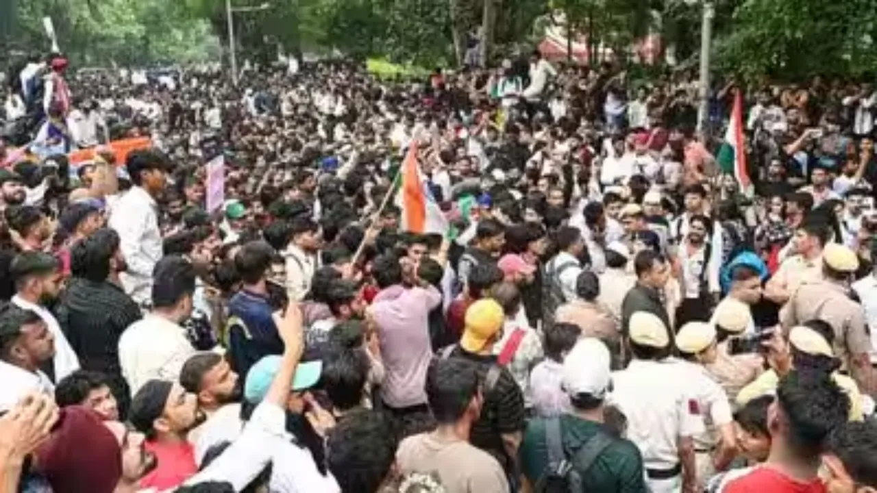 CJP Protest: दिल्ली हाईकोर्ट का बड़ा आदेश, पुलिस को नोटिस; बॉडी कैमरा और CCTV फुटेज सुरक्षित रखने के निर्देश