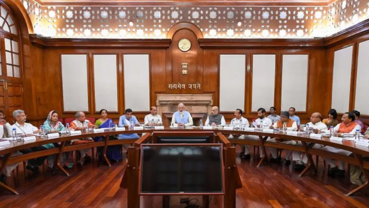 Paper Leak Crisis: पेपर लीक पर कैबिनेट की अहम बैठक शुरु, कई अहम फैसलों पर लग सकती है मुहर