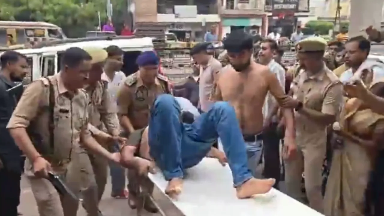 Firozabad Encounter: शिकोहाबाद में दिनदहाड़े पुलिस-बदमाशों के बीच मुठभेड़, एसओजी के दो जवान घायल; जवाबी कार्रवाई में दोनों बदमाश ढेर