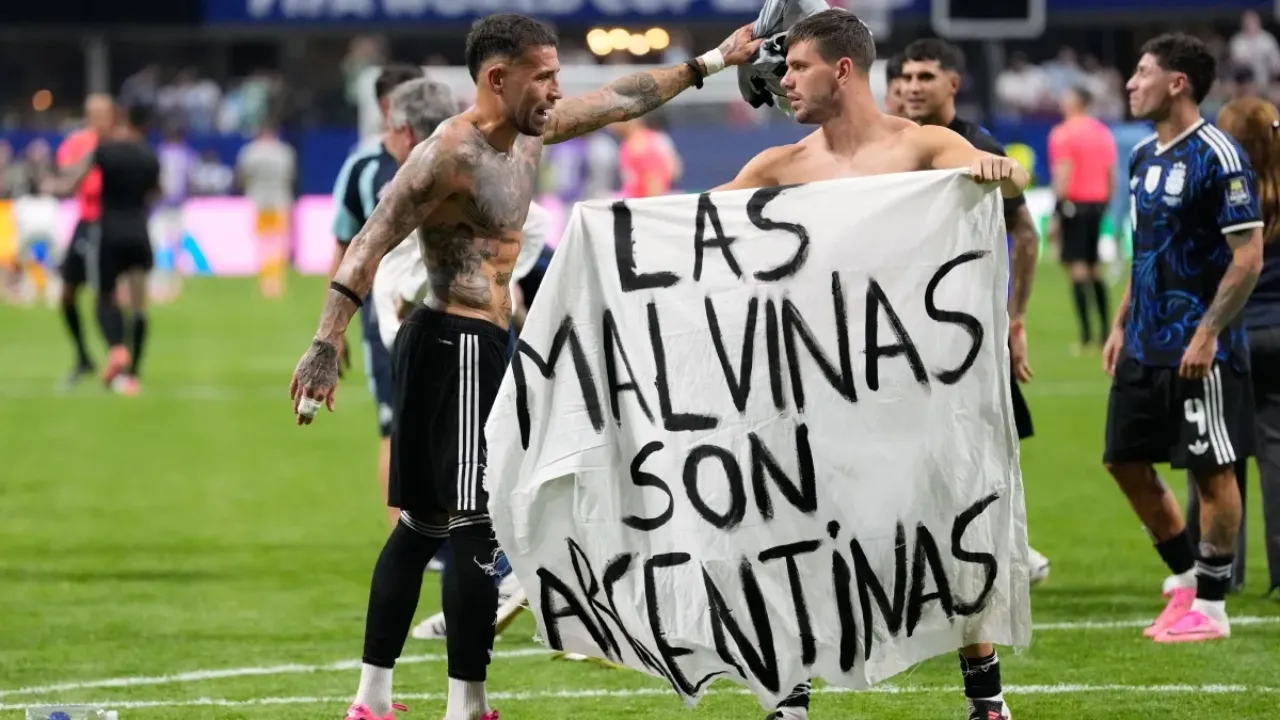 FIFA World Cup 2026: जीत के जश्न में अर्जेंटीना की बड़ी चूक! एक बैनर दिखाने पर FIFA की कार्रवाई का खतरा