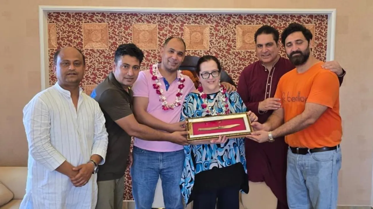 रामपुर की कला और विरासत की कायल हुईं ग्रीस की राजदूत, आम महोत्सव से लेकर रामपुरी चाकू तक ने जीता दिल