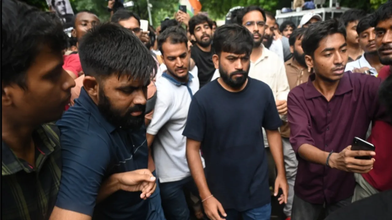 CJP Protest: प्रदर्शन के बाद अभिजीत दीपके ने समर्थकों से मांगी माफी, बोले- घायल छात्र-छात्राएं सीधे करें संपर्क