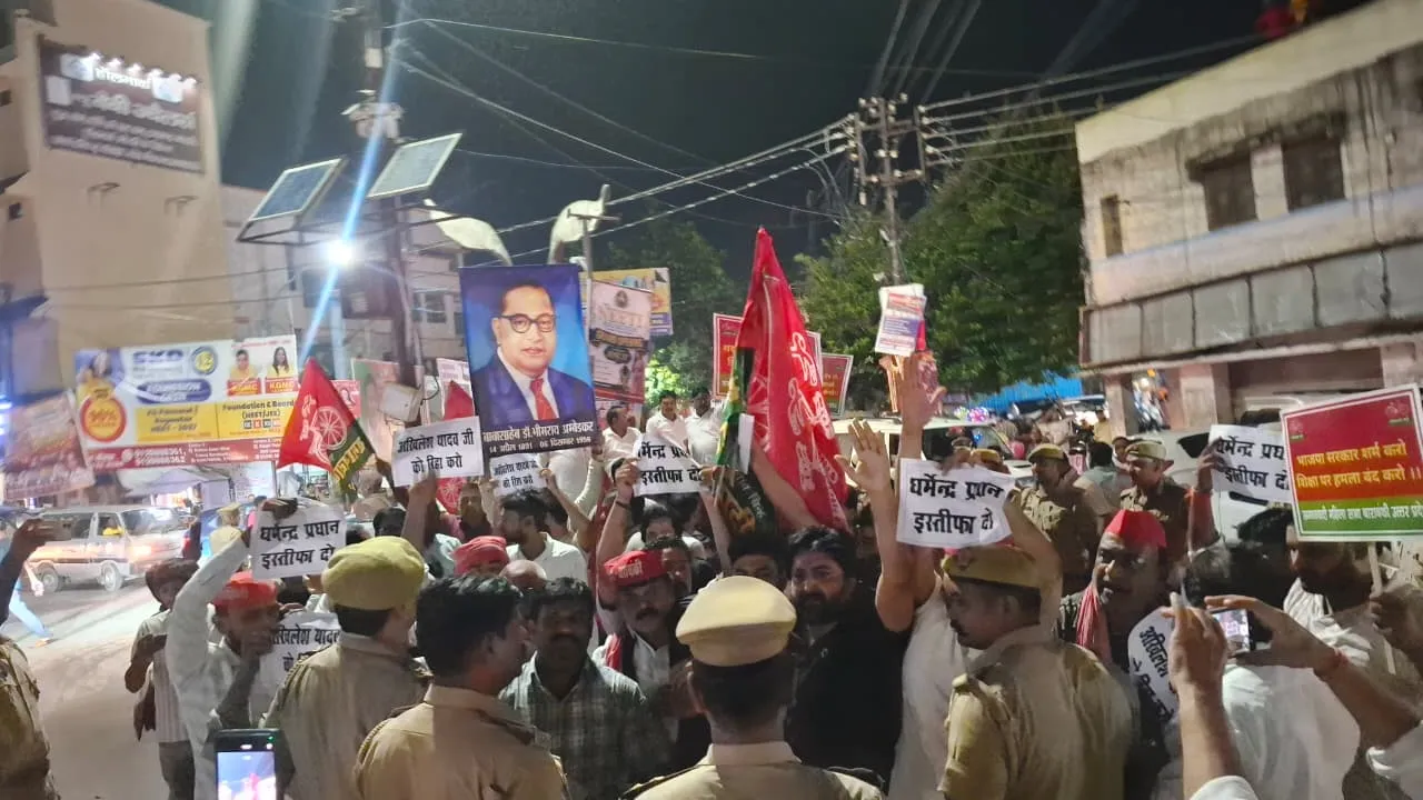 बाराबंकी में सपा का जोरदार प्रदर्शन: अखिलेश यादव की गिरफ्तारी के विरोध में छाया चौराहा जाम, ‘रिहा करो’ और ‘धर्मेंद्र प्रधान इस्तीफा दो’ के लगे नारे