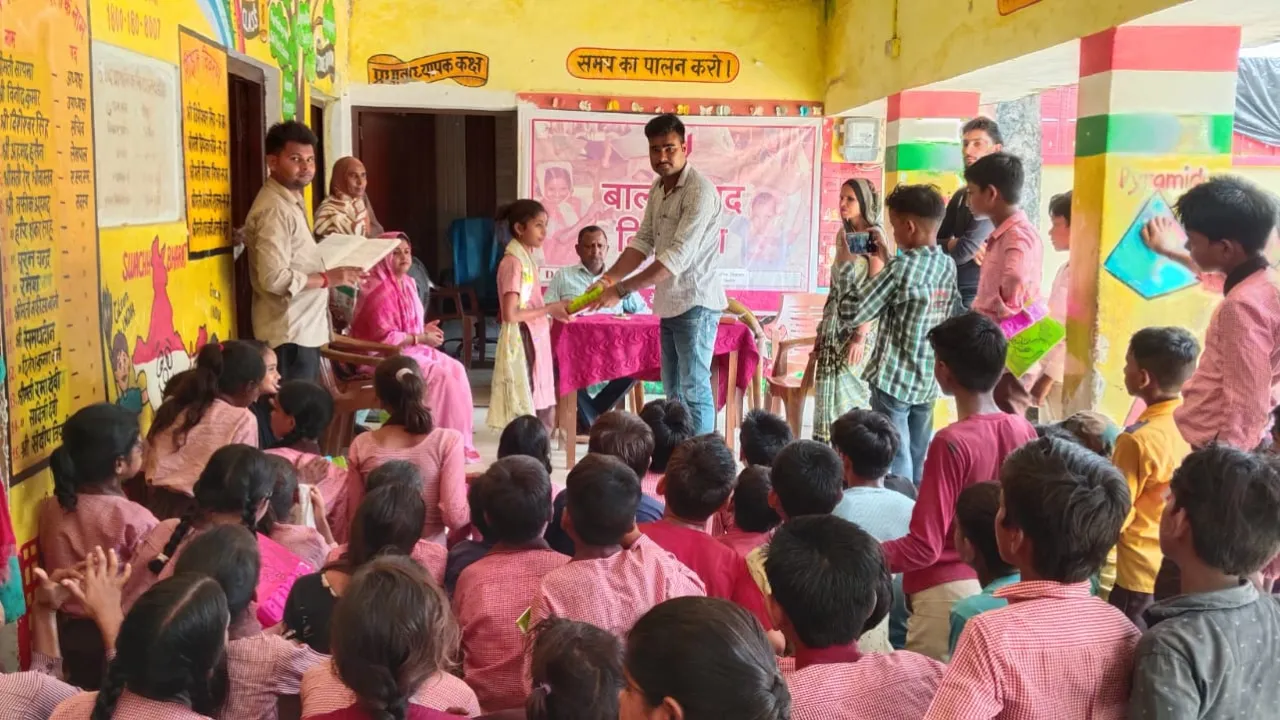 बहराइच के स्कूल में लोकतंत्र की अनोखी मिसाल: दीपिका बनीं 'बाल प्रधानमंत्री', ताजुद्दीन को मिली रक्षा मंत्रालय की जिम्मेदारी