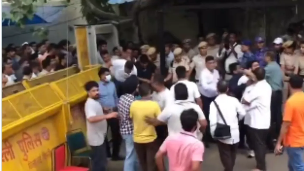 Sonam Wangchuk Protest: 21वें दिन अस्पताल पहुंचे सोनम वांगचुक, ऋतिक रोशन और कुशा कपिला ने छात्रों के मुद्दे पर दिया समर्थन, जंतर-मंतर पर मचा बवाल
