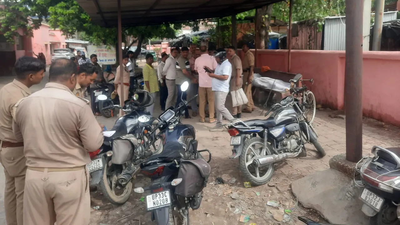 लखनऊ-प्रयागराज हाईवे पर भीषण हादसा: पुलिया से टकराई क्रेटा, सिपाही समेत तीन की मौत, दो जिंदगी की जंग लड़ रहे