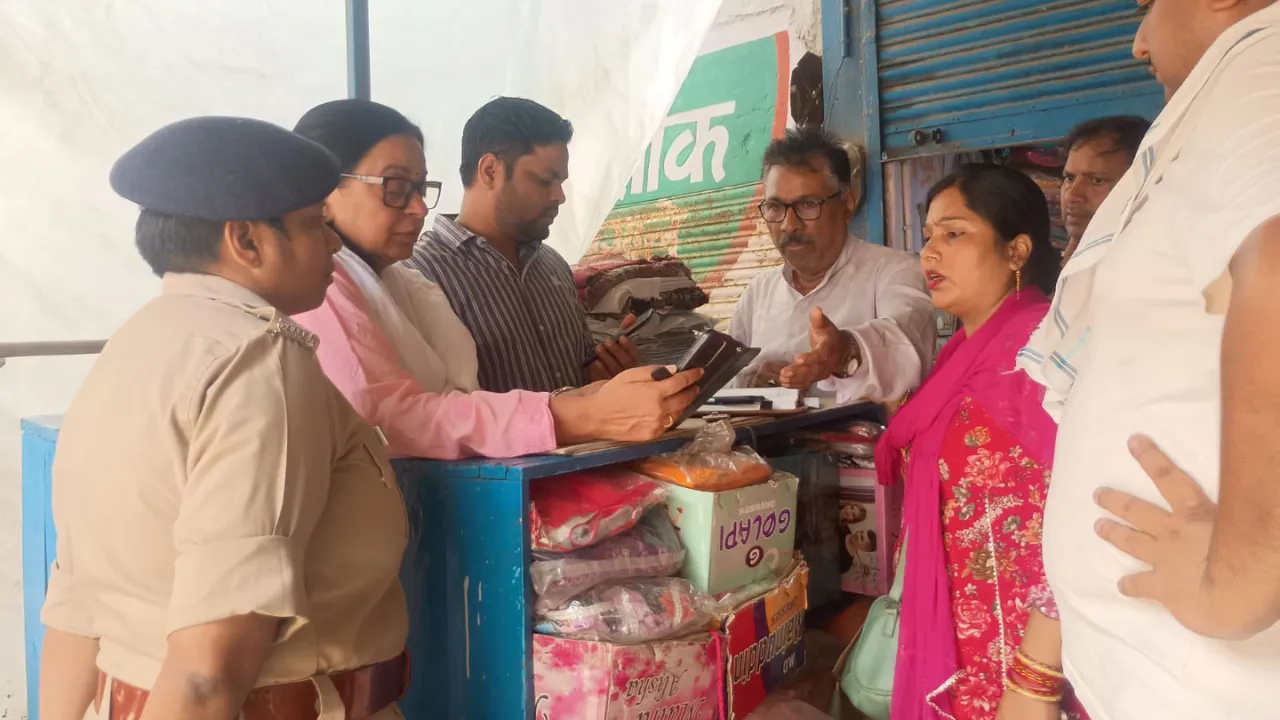 कानपुर में सनसनी: काकादेव में ज्वेलरी शॉप से ₹60 लाख के जेवर पार, 'भरोसेमंद' ग्राहक ने दिया वारदात को अंजाम!