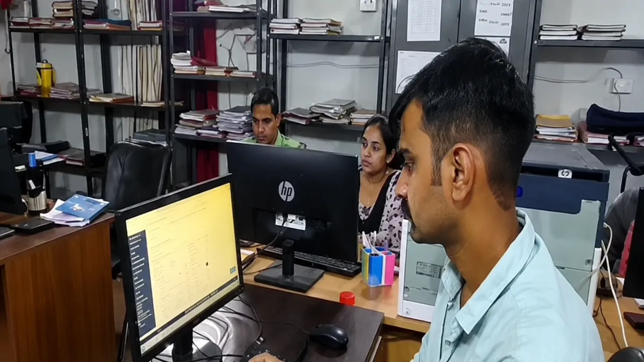UNIQLO के नाम पर 24.47 लाख की साइबर ठगी: फर्जी वेबसाइट और टेलीग्राम ग्रुप के झांसे में फंसा सुलतानपुर का युवक, कोर्ट के आदेश पर FIR