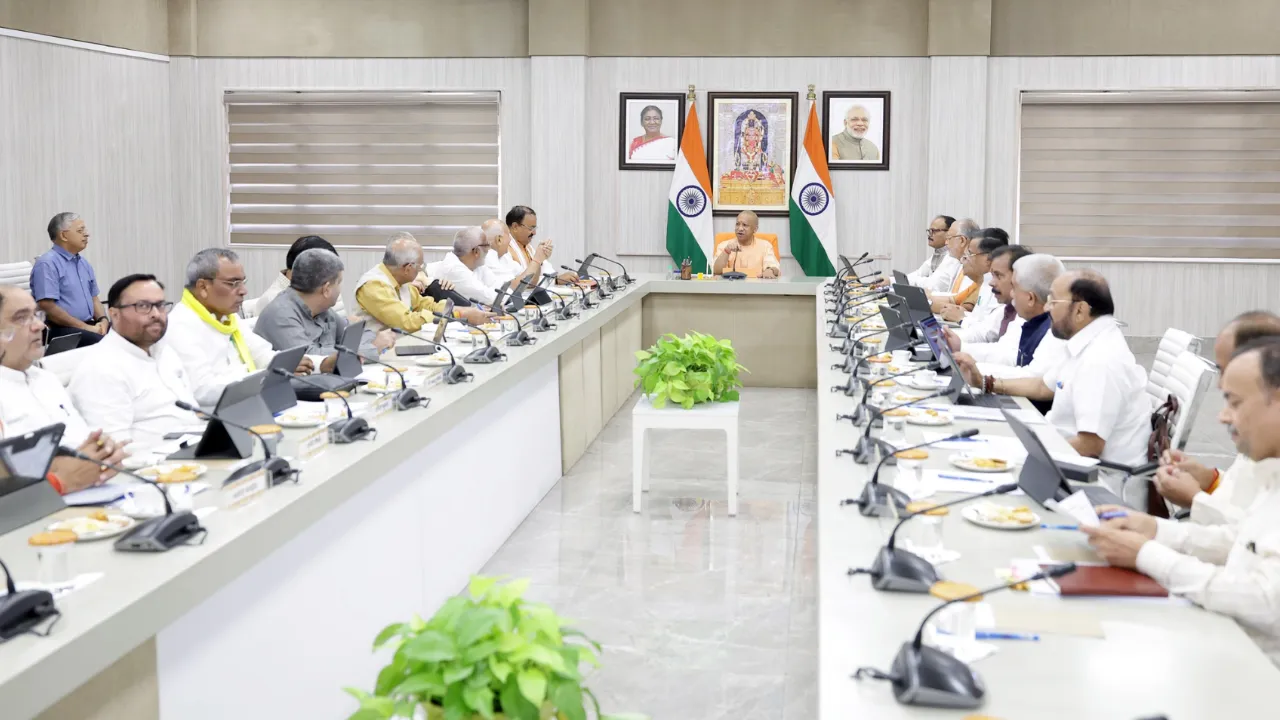 UP Cabinet: मेधावी छात्राओं को मिलेगी स्कूटी, योगी सरकार की नई योजना को मंजूरी; 50 हजार बेटियों को होगा लाभ
