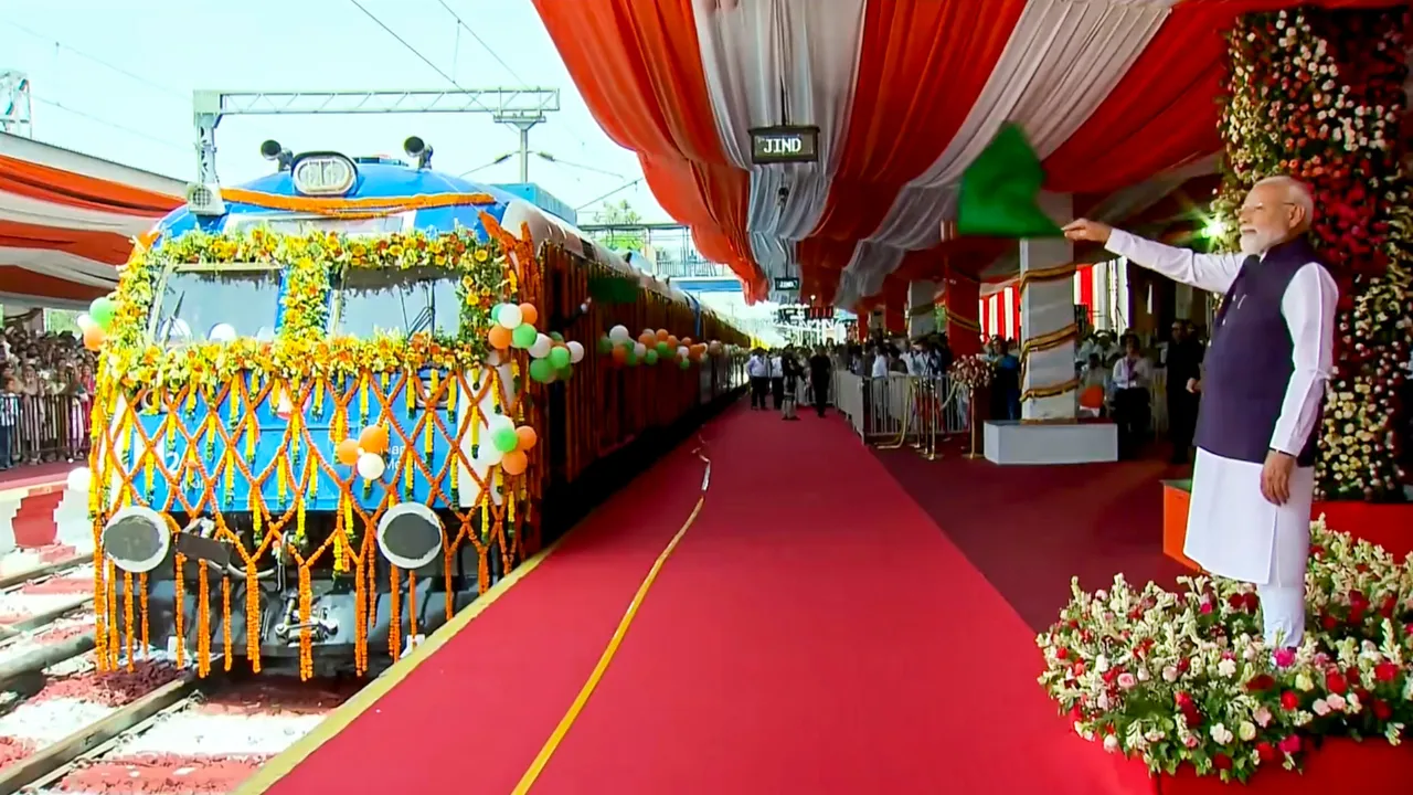 India First Hydrogen Train: भारत की पहली हाइड्रोजन ट्रेन शुरू, सिर्फ 5 रुपये से सफर, जानिए इसकी 10 बड़ी खूबियां, देखें Exclusive Photos