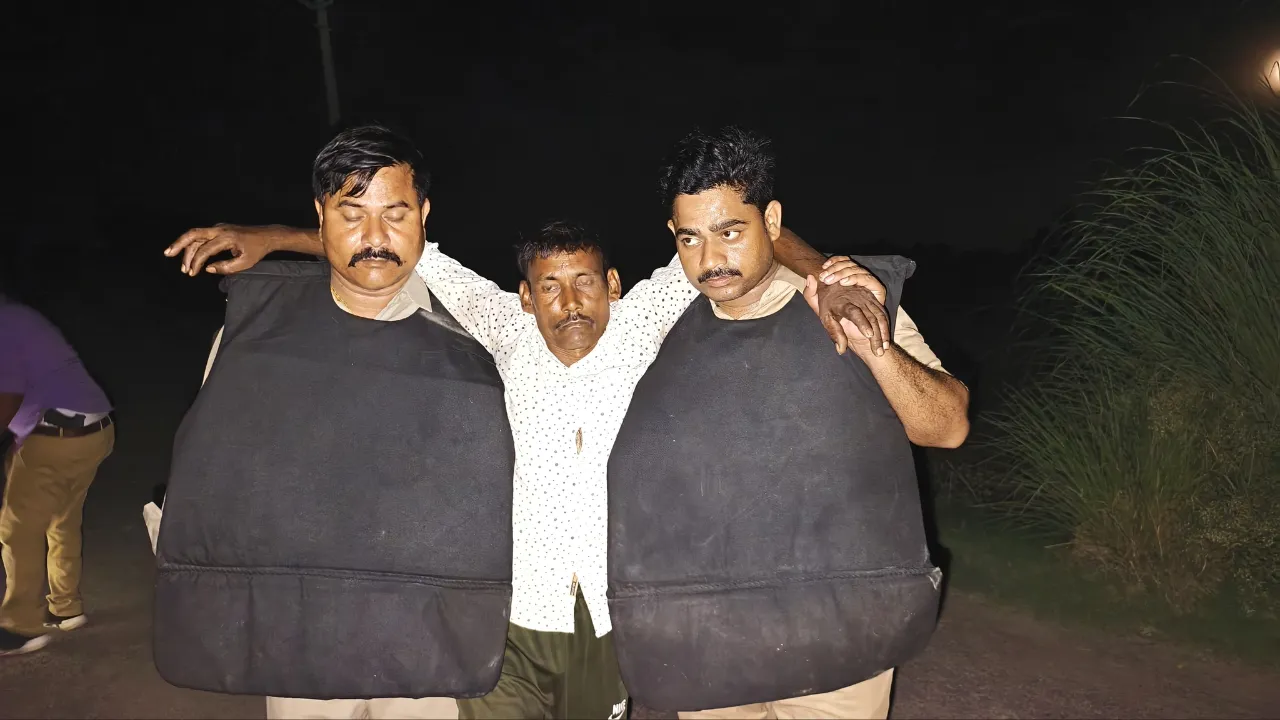 Bahraich Encounter: 25 हजार के इनामी गौ तस्कर से पुलिस की मुठभेड़, जवाबी फायरिंग में पैर में लगी गोली