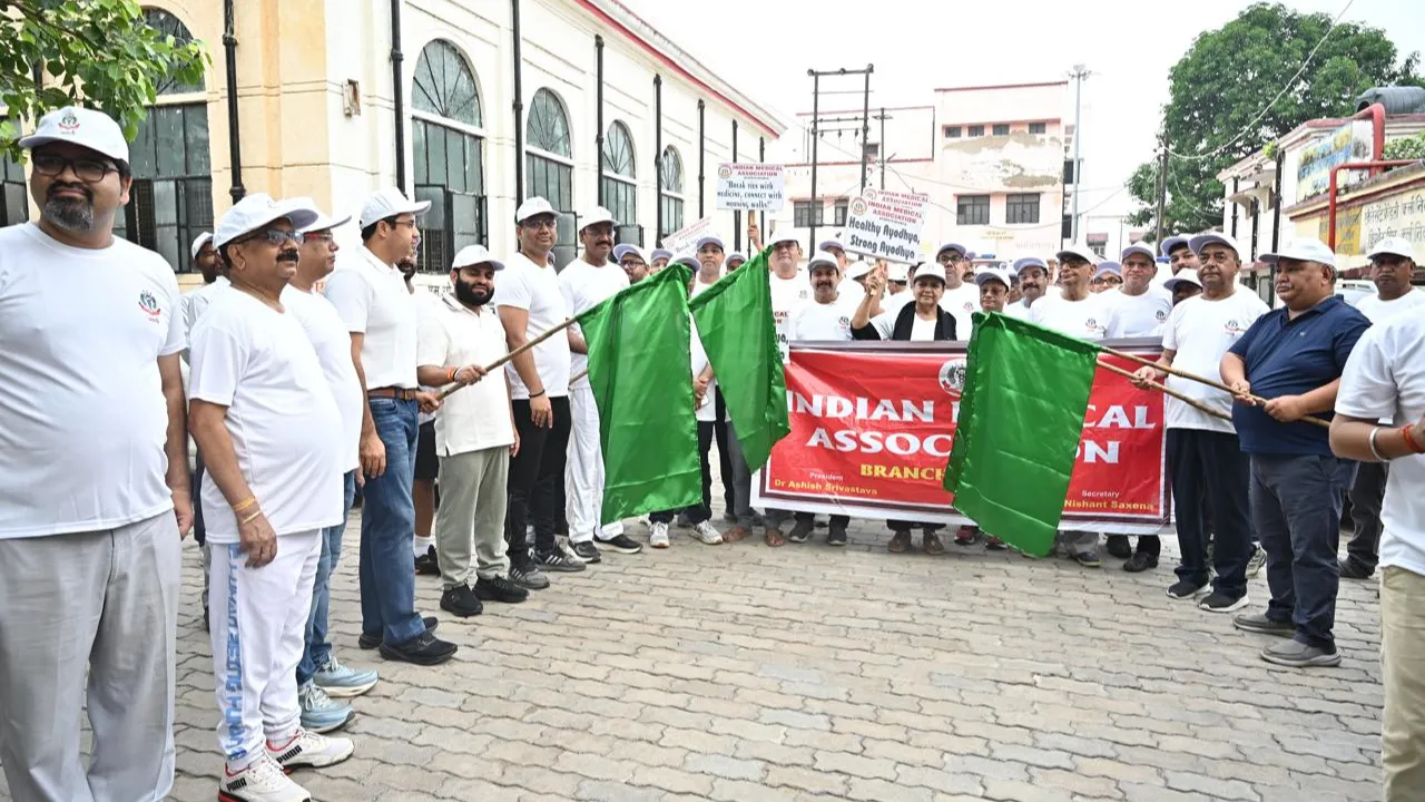 Doctors' Day 2026: अयोध्या जिला चिकित्सालय में डॉक्टरों का सम्मान, इनर व्हील क्लब ने जताया आभार