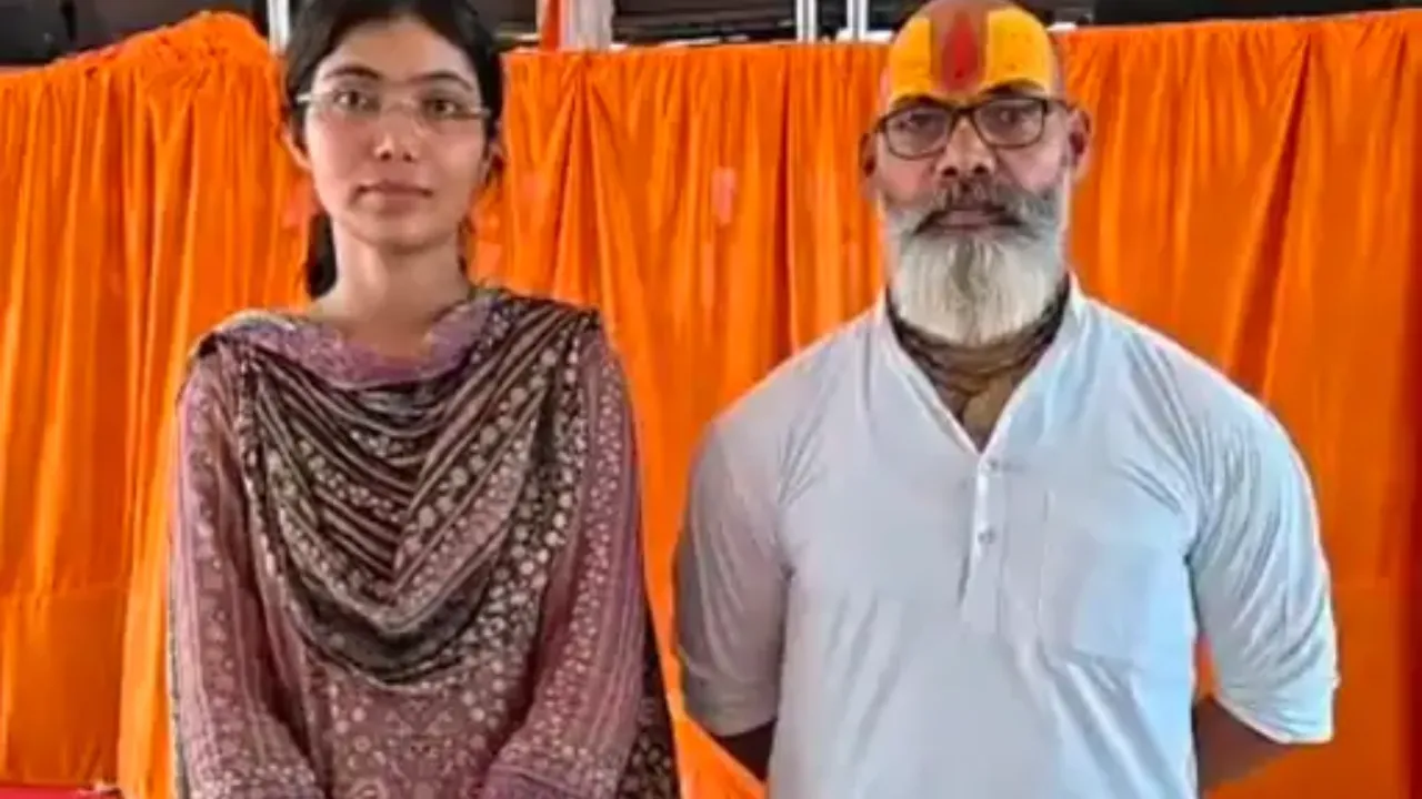 BPSC में पूरे बिहार में टॉप करने वाली प्रतापगढ़ की श्रद्धा पांडे को CM योगी ने किया सम्मानित, आईपैड देकर बढ़ाएंगे हौसला