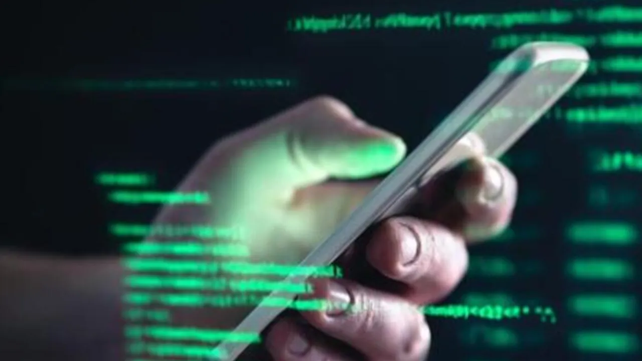 Sitapur Cyber Fraud: नोएडा से उत्तराखंड तक फैला ऑनलाइन ठगी का नेटवर्क, सीतापुर के खातों में पहुंचा लाखों का पैसा, 6 हिरासत में