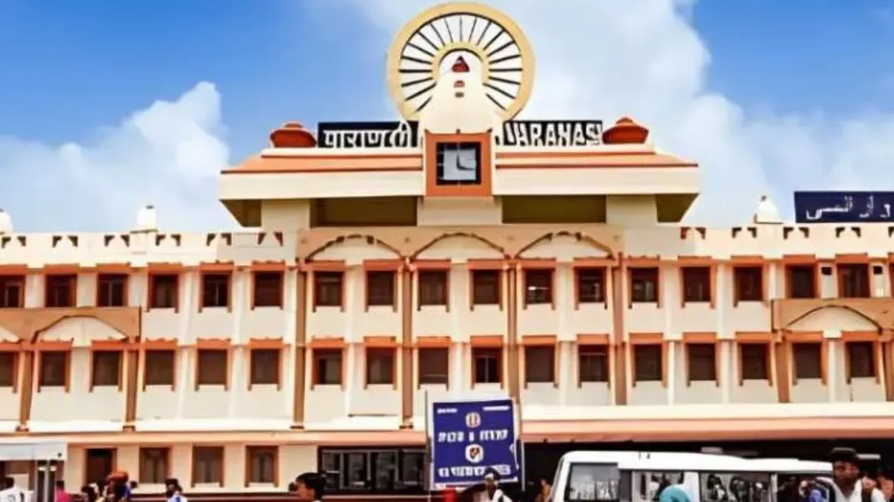 UPTET 2026: वाराणसी कैंट स्टेशन पर परीक्षार्थियों के लिए बना विशेष होल्डिंग एरिया, नगर निगम ने किए व्यापक इंतजाम