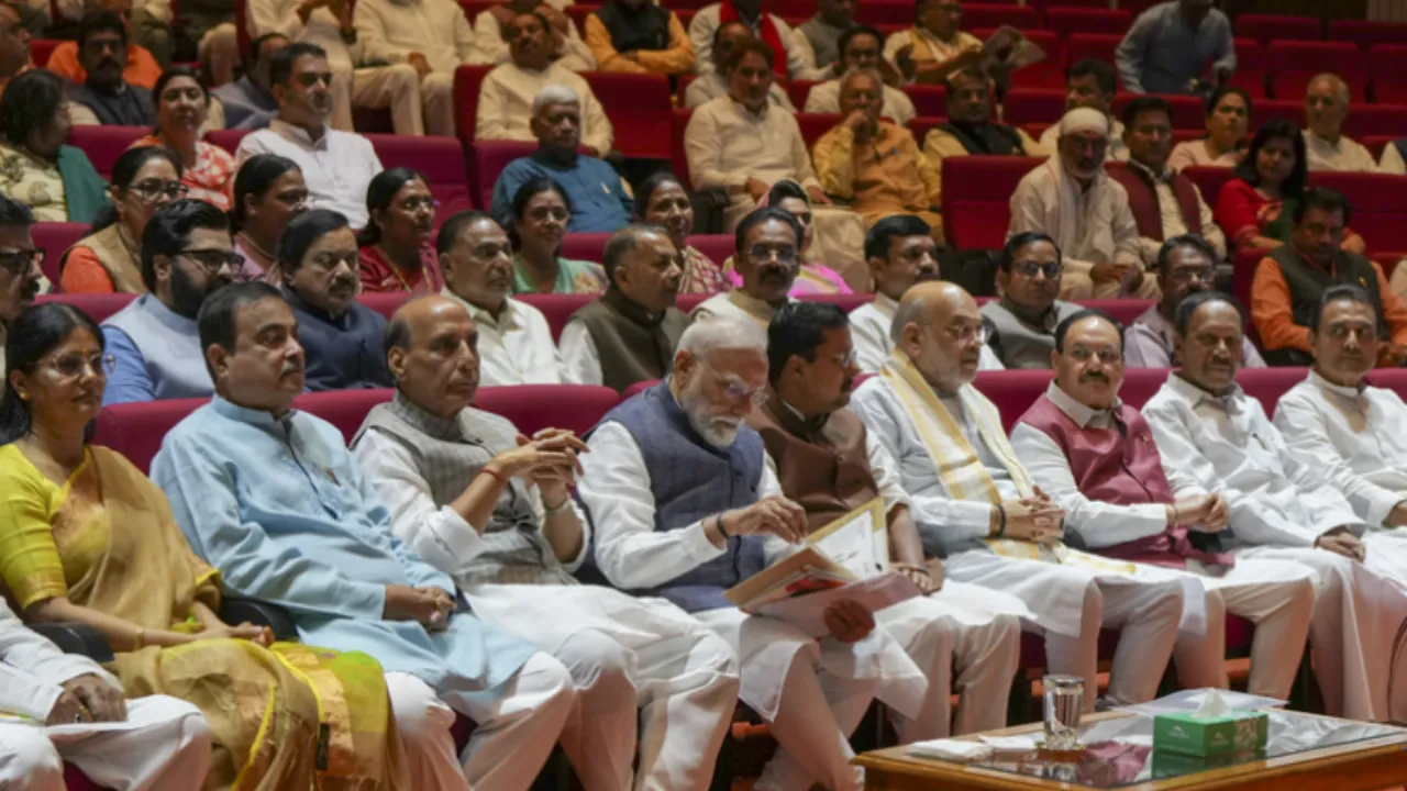 NDA Parliamentary Meeting: 'मंगल मिलन' बैठक में पीएम मोदी का बड़ा बयान, कहा- : 'छात्रों के भविष्य के साथ खिलवाड़ नहीं होने देंगे'