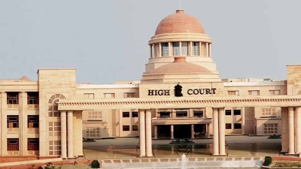 लखनऊ कोर्ट में हुए हमले को लेकर एक्शन में पुलिस,   3 अधिवक्ताओं की तलाश में 10 टीमें कर रहीं छापेमारी