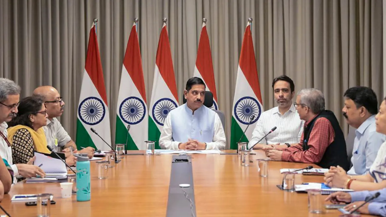 धर्मेंद्र प्रधान के बाद शिक्षा मंत्रालय की कमान प्रह्लाद जोशी के पास? जानिए नए शिक्षा मंत्री का पूरा राजनीतिक सफर