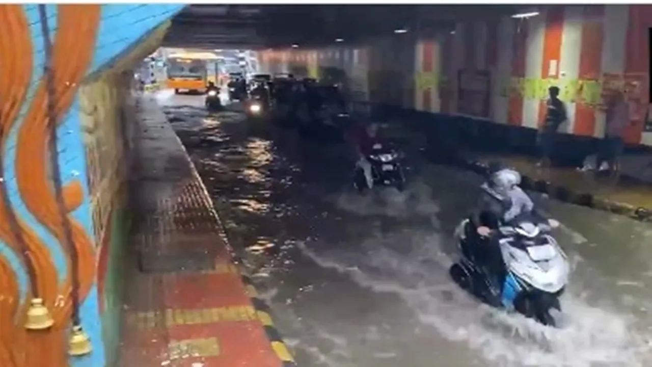 Prayagraj Rain News: पहली तेज बारिश में डूबा प्रयागराज, सिविल लाइंस से खुल्दाबाद तक जलभराव, नगर निगम के दावों पर उठे सवाल