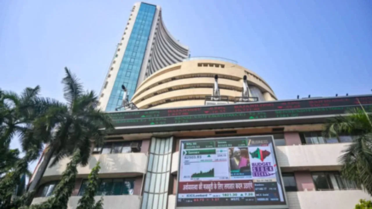 Stock Market Today: बजाज फाइनेंस 6% से ज्यादा उछला, IT शेयरों में बिकवाली, 31 जुलाई को बढ़त के साथ खुले शेयर बाजार