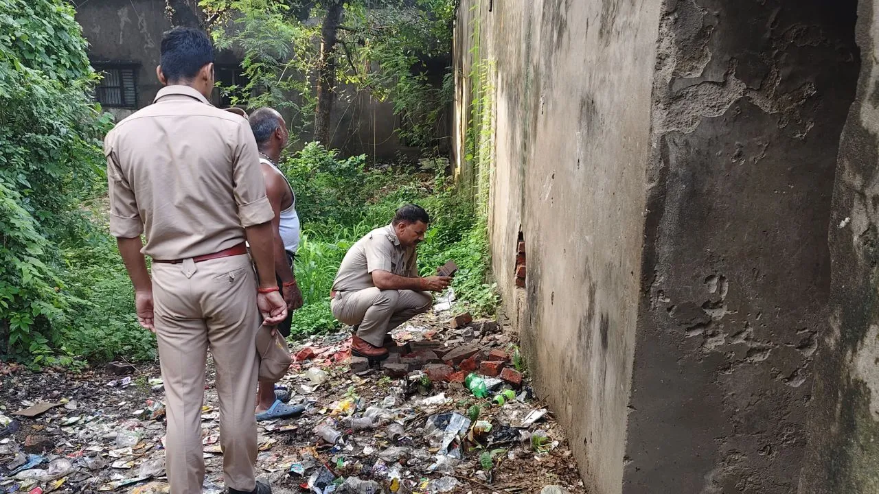 Theft worth lakhs at a grocery store (1)