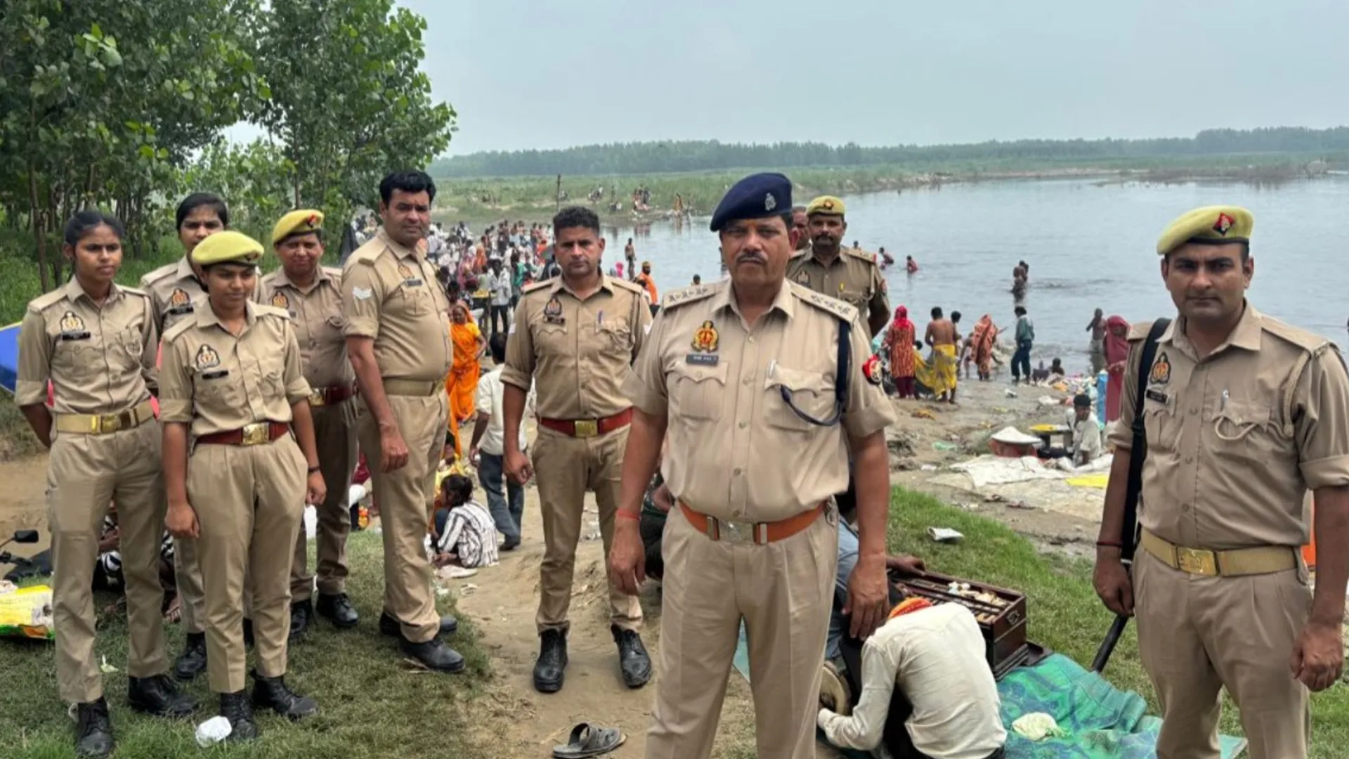 Rampur News : गुरु पूर्णिमा पर ढकुरिया घाट पर हजारों श्रद्धालुओं ने लगाई आस्था की डुबकी, महर्षि वेदव्यास को किया नमन