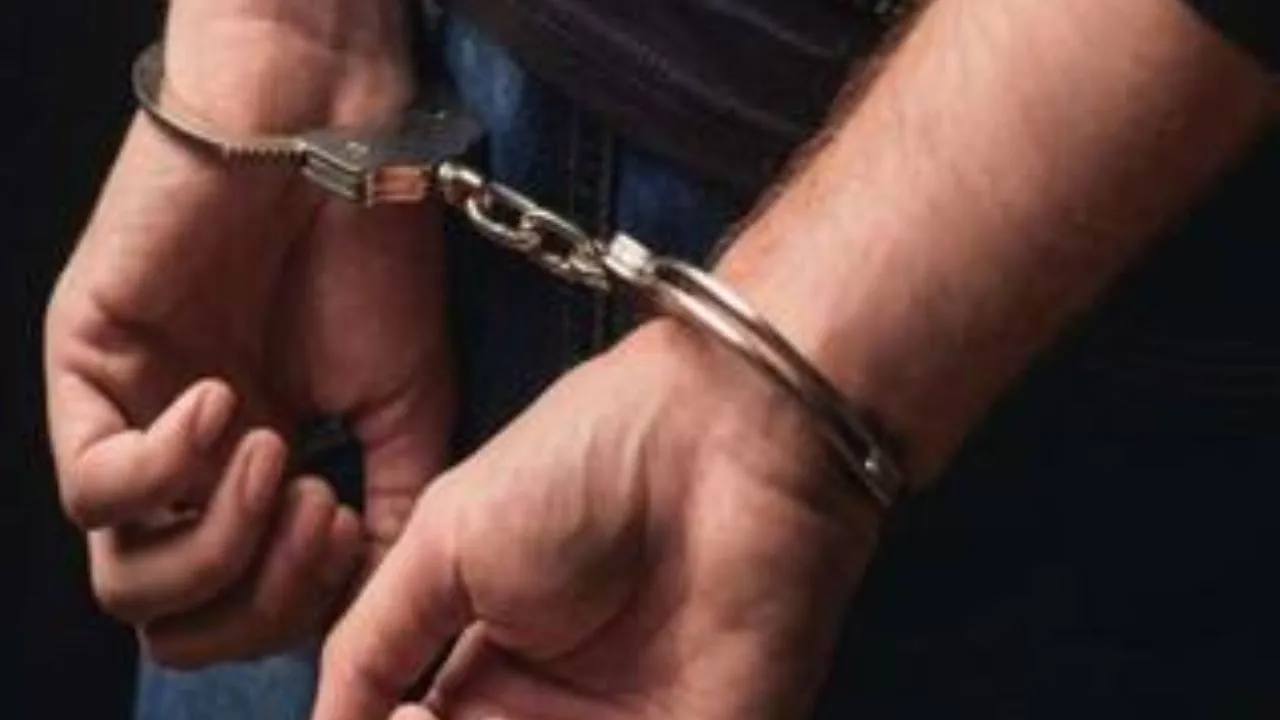 आजमगढ़ में पुलिस का बड़ा एनकाउंटर,   50 हजार का इनामी बदमाश गिरफ्तार, डबल मर्डर के आरोपी के पैरों में लगी गोली