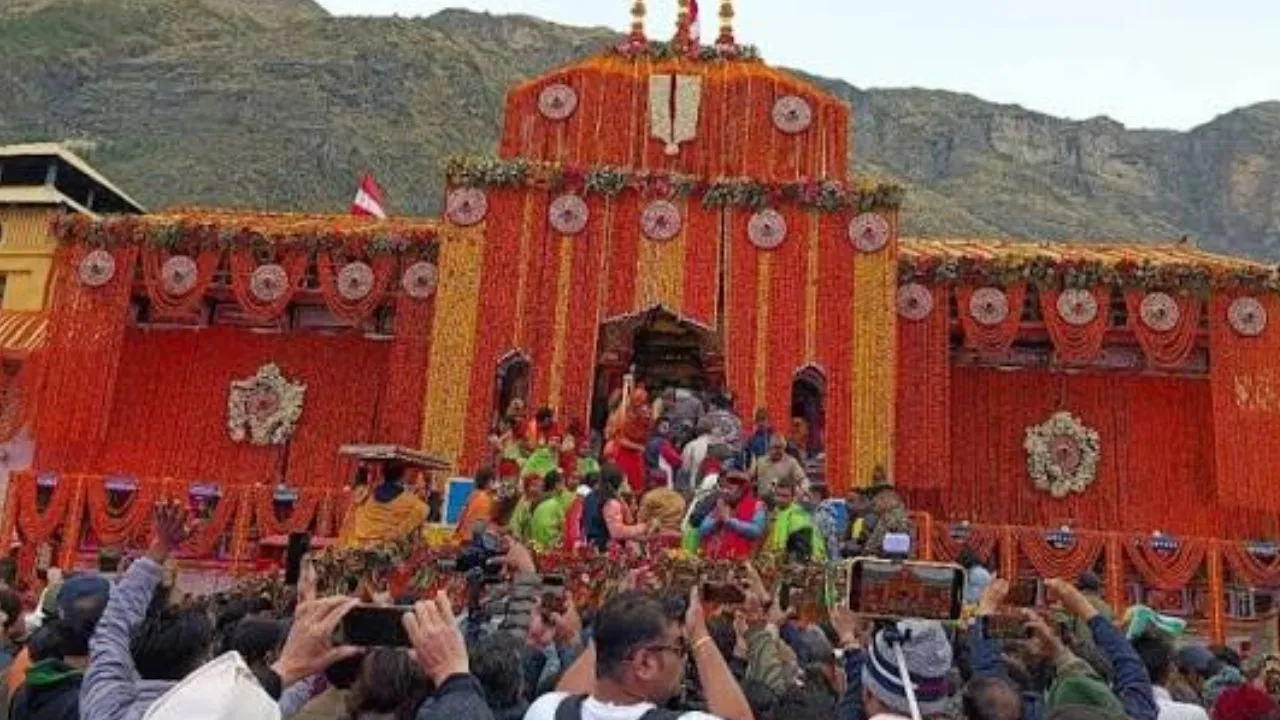 Badrinath Dham:  बदरीनाथ धाम में चढ़ावा चोरी का सनसनीखेज आरोप, BKTC अध्यक्ष ने दिए निष्पक्ष जांच के आदेश