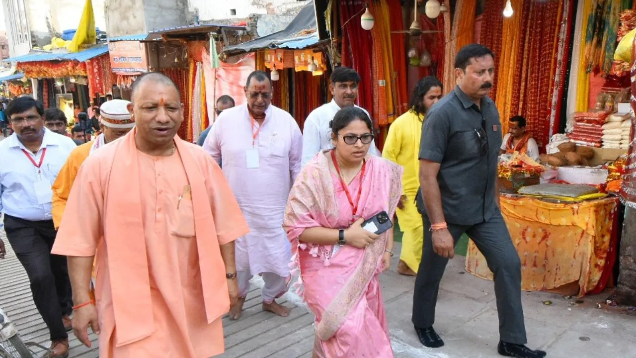 Mirzapur News :   विंध्याचल धाम में मुख्यमंत्री योगी ने की पूजा-अर्चना, विकास कार्यों की समीक्षा कर दिए ये निर्देश