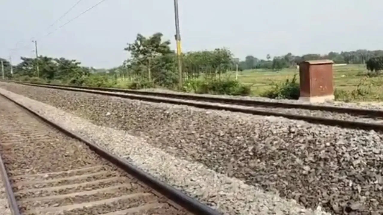  Barabanki News : अंतिम संस्कार के बाद प्रवाहित किए गए व्यक्ति की हुई पहचान, रेल पटरी के पास अज्ञात शव मिलने से हड़कंप
