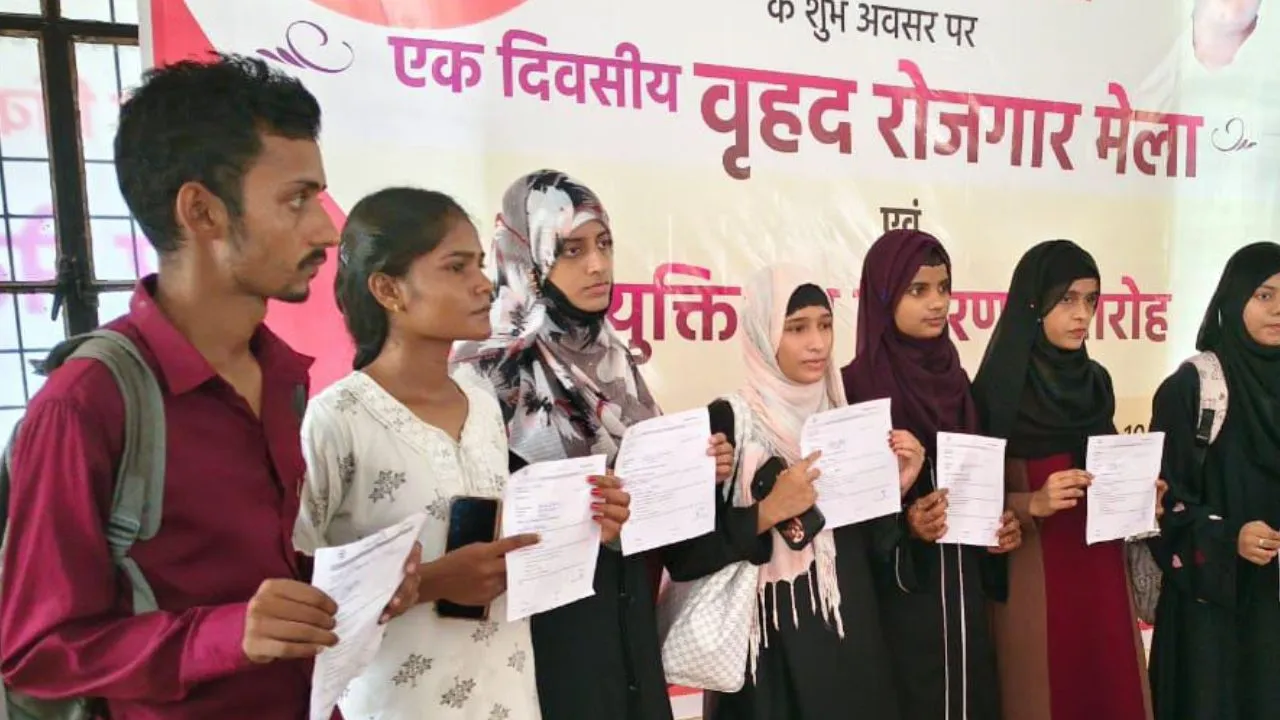 Gonda News:  विश्व युवा कौशल दिवस पर रोजगार मेले में 107 अभ्यर्थियों को मिली नौकरी, IIT में उमड़ी भारी भीड़