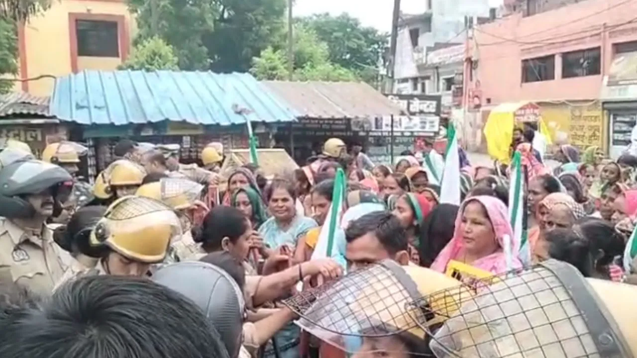 Amethi News:   जेई द्वारा दर्ज मुकदमा वापस लेने की मांग को लेकर किसान यूनियन का प्रदर्शन, पुलिस से हुई नोकझोंक