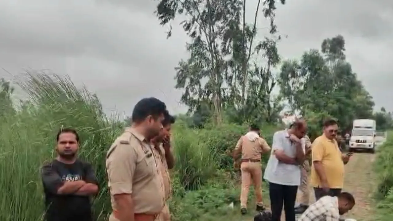 Sitapur News :  घर से निकली महिला का सड़क किनारे मिला शव, जांच में जुटी पुलिस; हत्या की आशंका 