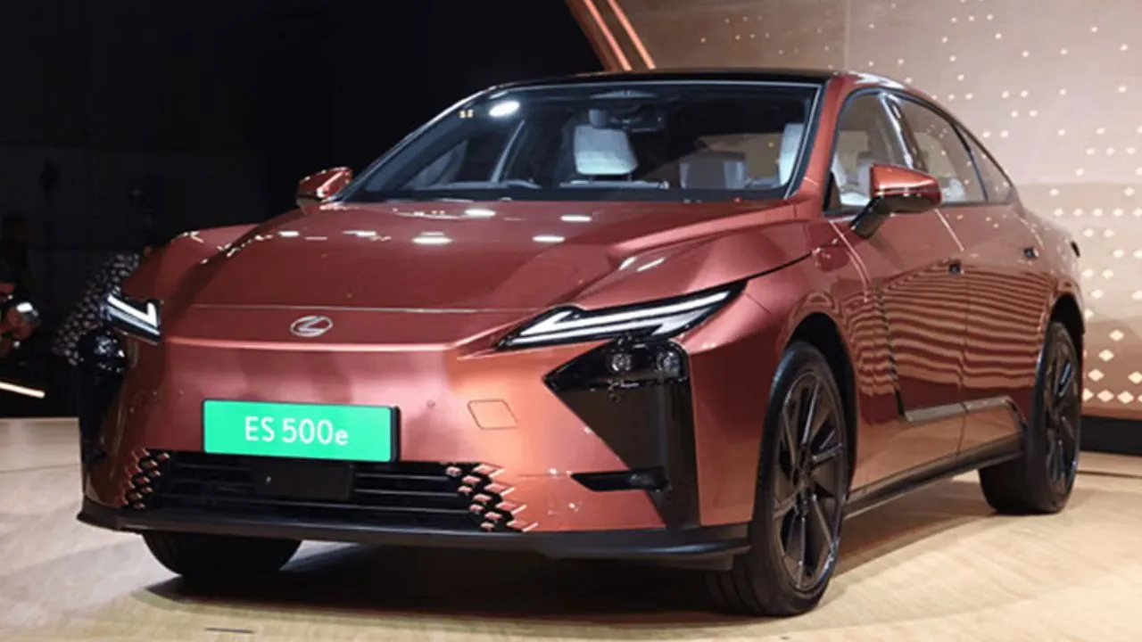 Lexus ES 350h:   लग्जरी, हाइब्रिड तकनीक और स्मार्ट सेफ्टी का प्रीमियम संगम