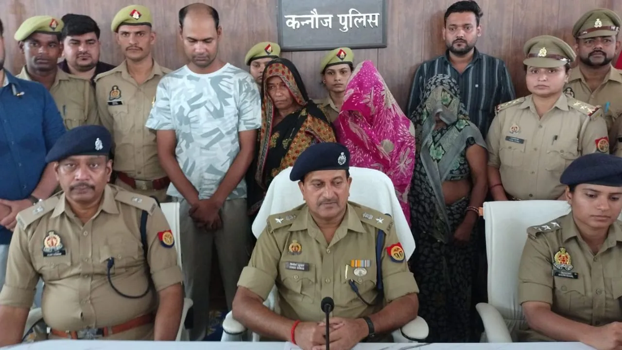  Kannauj News:  ग्राहक बनकर ज्वैलरी शॉप में चोरी करने वाली 3 महिलाएं और बोलेरो ड्राइवर गिरफ्तार, सीसीटीवी से दबोचा गया हरदोई का शातिर गिरोह
