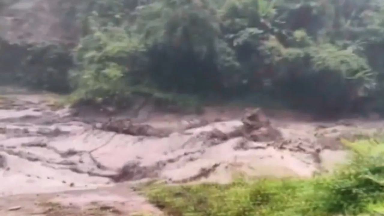  Arunachal Flood : कुमे नदी में आई अचानक बाढ़ में 84 मीटर लंबा पुल बहा, 8 गांव दुनिया से कटे