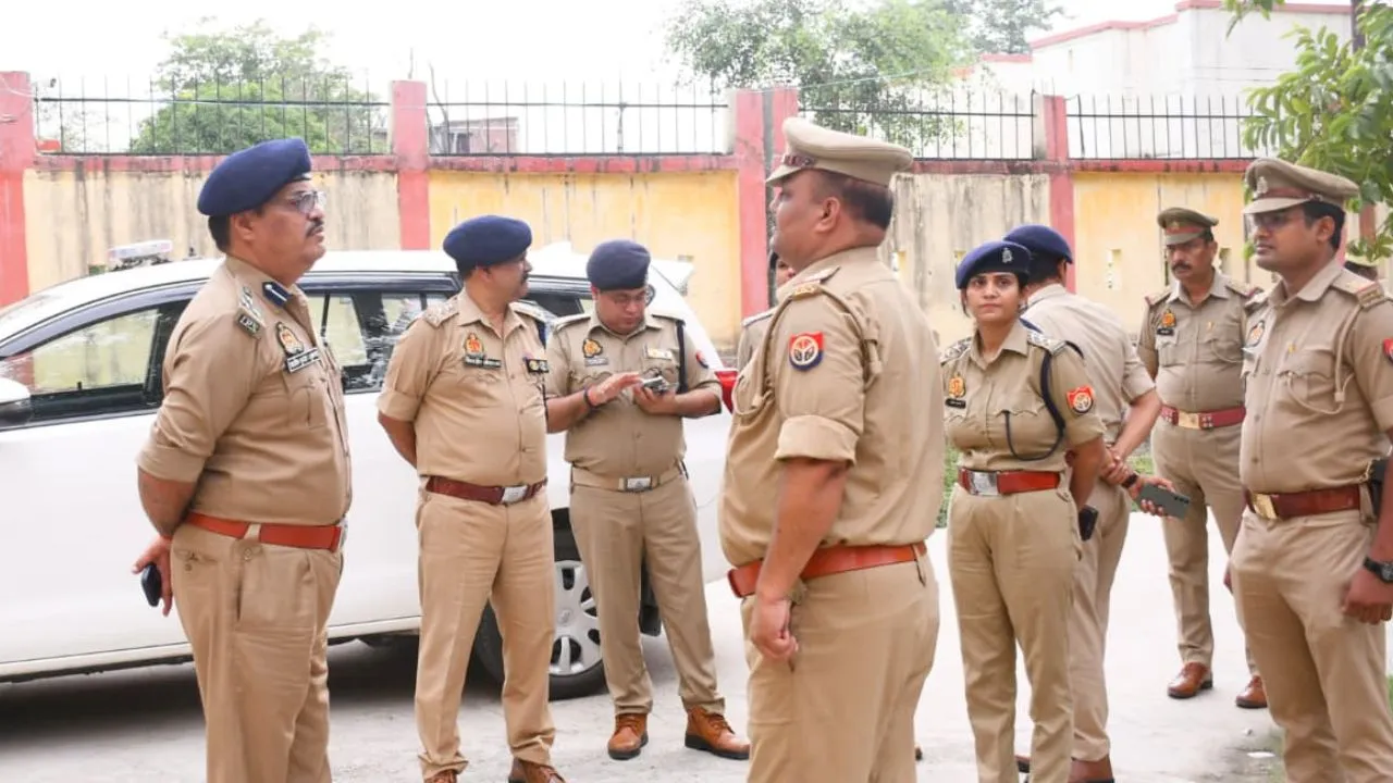 TET परीक्षा में दूसरे की जगह पेपर दे रहा था सरकारी सहायक अध्यापक, पुलिस ने रंगे हाथ पकड़कर किया गिरफ्तार