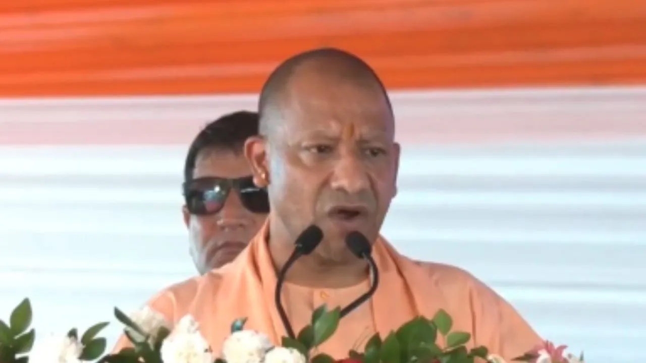  बांदा में बोले सीएम योगी,  सपा ने युवाओं को तमंचे दिए, हम दे रहे डिफेंस कॉरिडोर