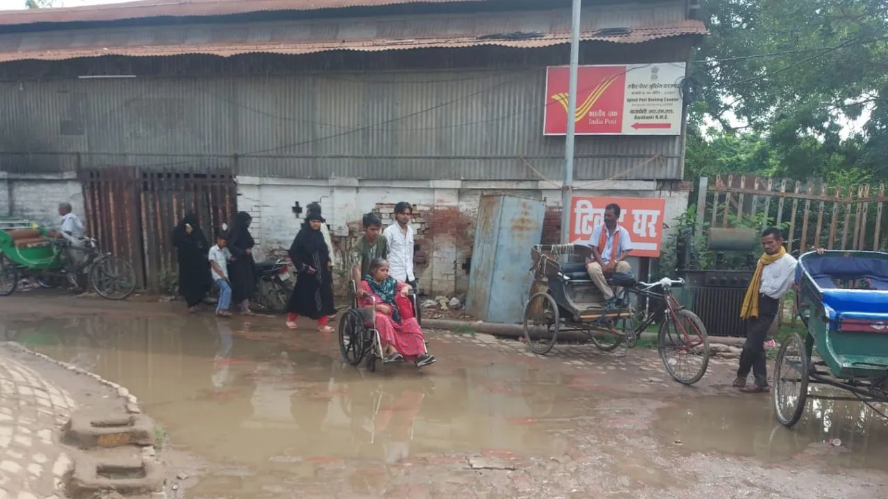 Barabanki News :  पहली ही बारिश में खुली पोल, बाराबंकी रेलवे स्टेशन पर जलभराव से यात्री बेहाल, जीएम की फटकार भी बेअसर