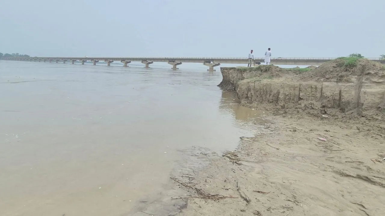 Barabanki News :  सरयू नदी का बढ़ता जलस्तर बना चिंता का कारण, खतरे के निशान के करीब पहुंचा पानी