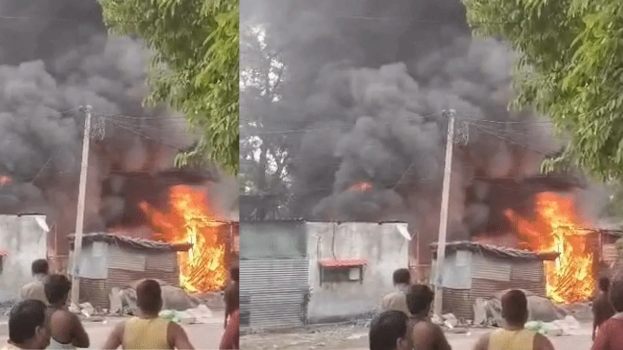 Kanpur News: जूही के कबाड़ गोदाम में लगी भीषण आग, प्लास्टिक के काले धुएं से इलाके में मची अफरातफरी 