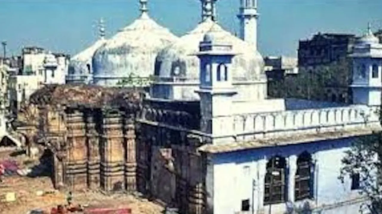 Gyanvapi Case:   ज्ञानवापी मामले में मुस्लिम पक्ष बातचीत के लिए तैयार, सुप्रीम कोर्ट की पहल पर आज होगी बड़ी मीटिंग