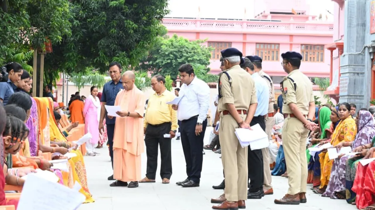 CM योगी ने जनता को दिया भरोसा, बोले- चिंता न करें, हर समस्या का होगा समाधान