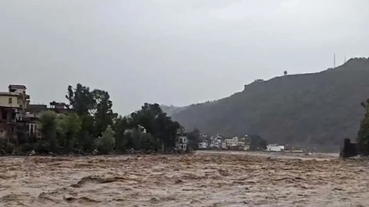 जम्मू में भारी बारिश का कहर,  तीसरे दिन भी बंद अमरनाथ और वैष्णो देवी यात्रा; अबतक 23 लोगों की मौत