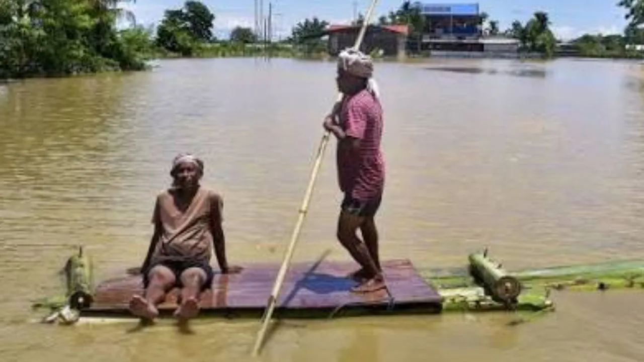 Assam Floods :  41 लोगों की गई जान, संकट में 6.5 लाख से ज्यादा लोग 