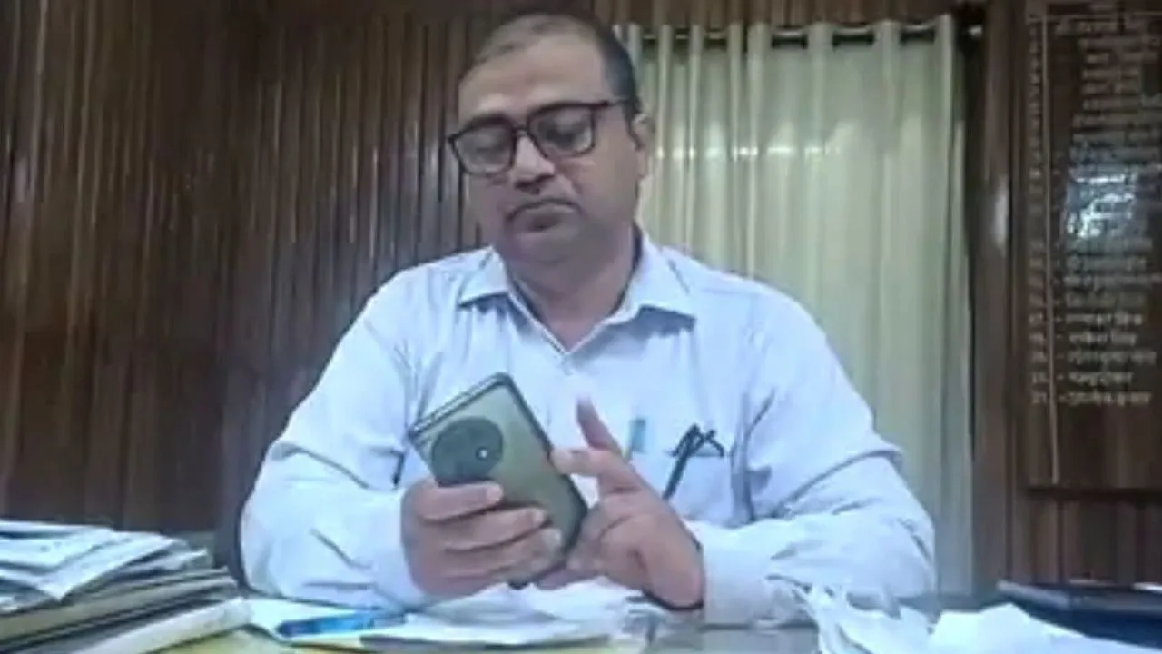 गोंडा के एडीएम आलोक कुमार अब कहलाएंगे IAS,  29 पीसीएस अधिकारियों को मिली पदोन्नति