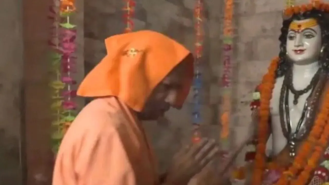 गुप्त नवरात्र में मां पाटेश्वरी के दरबार पहुंचे मुख्यमंत्री योगी आदित्यनाथ, प्रदेश की सुख-समृद्धि की कामना की